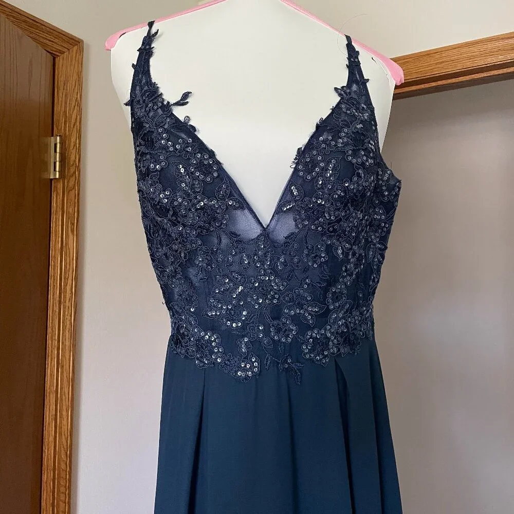 Dress - Picture 8 of 11